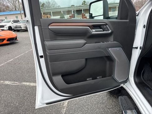 Used 2025 GMC Sierra 2500 Denali image 27