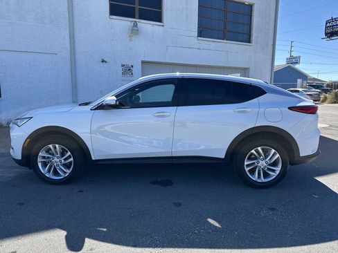 Used 2025 Buick Envista Preferred image 3