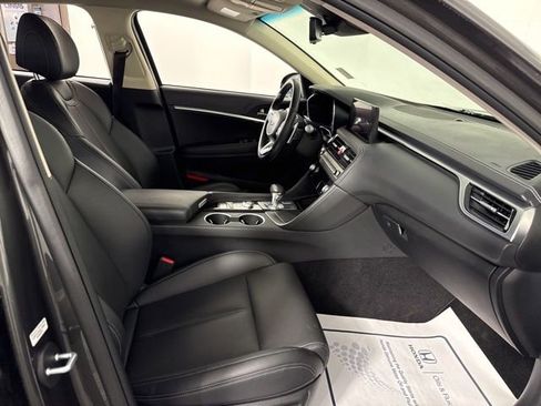 Used 2025 Genesis G70 2.5T image 22