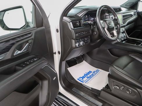 Used 2023 GMC Yukon Denali image 3