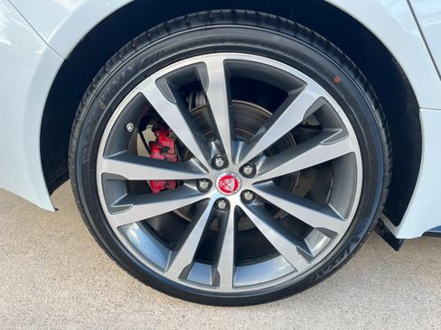 Used 2016 Jaguar XF S image 11