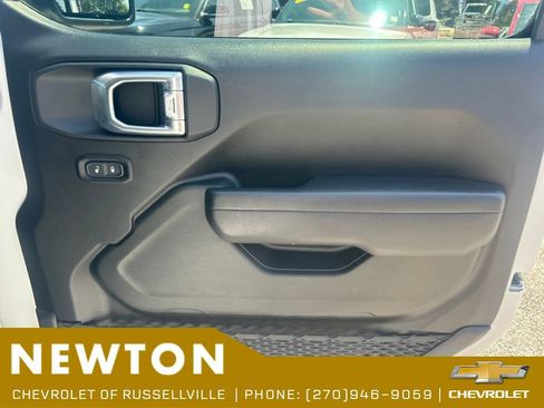 Used 2025 Jeep Gladiator Sport AWD/4WD image 22