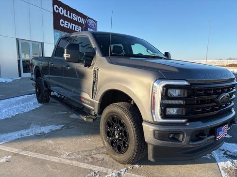 Used 2024 Ford F250 Lariat w/ Black Appearance Package image 8
