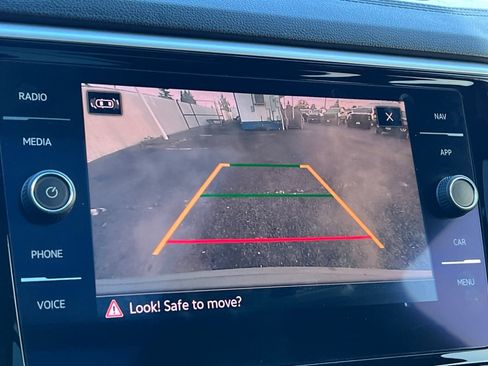 Used 2022 Volkswagen Atlas Cross Sport SEL R-Line image 17