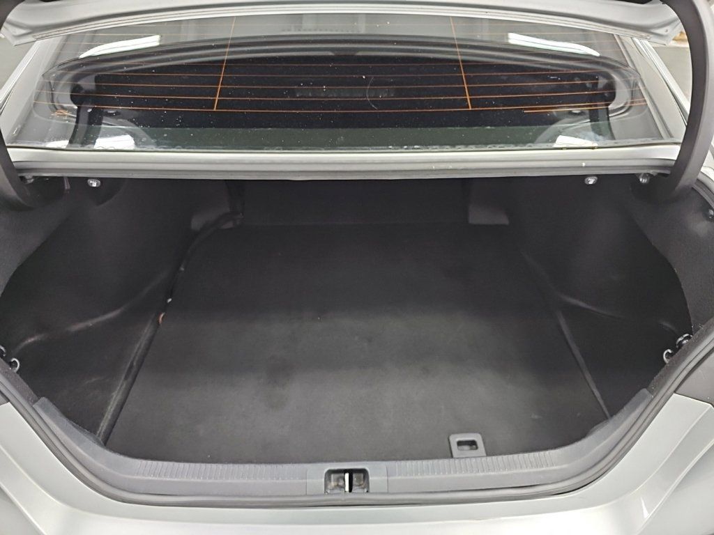 Used 2021 Toyota Camry SE FWD image 33