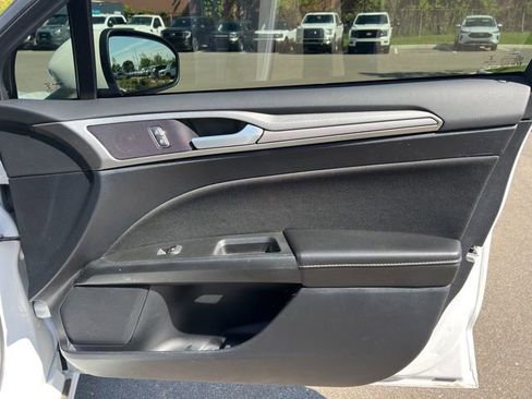 Used 2020 Ford Fusion SE AWD/4WD image 10