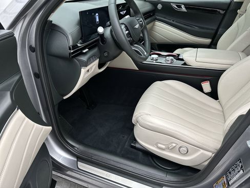 Certified 2025 Genesis GV80 2.5T Standard image 11