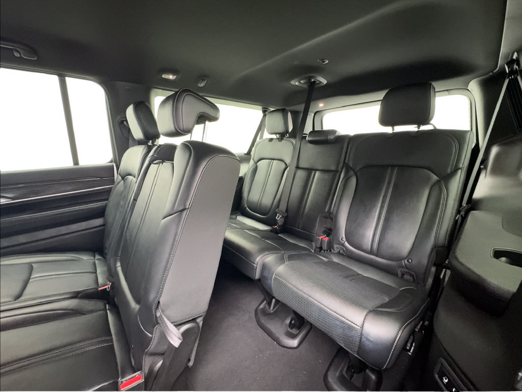Used 2024 Jeep Wagoneer L Series II RWD image 27