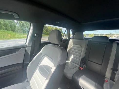 Used 2024 Volkswagen Atlas Cross Sport SEL R-Line AWD/4WD image 30