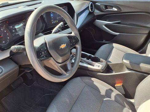 Used 2026 Chevrolet Trax LS w/ LS Convenience Package FWD image 17
