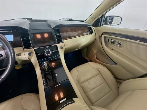 Used 2018 Ford Taurus Limited image 11