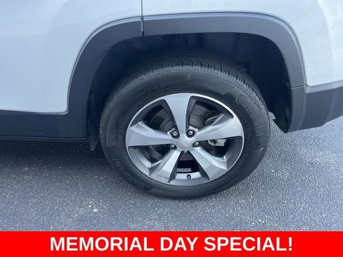 Used 2021 Jeep Cherokee Limited w/ Trailer Tow Group AWD/4WD image 34