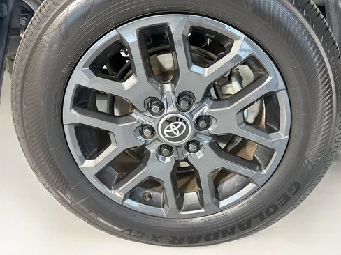 Used 2025 Toyota Tundra Platinum AWD/4WD image 31
