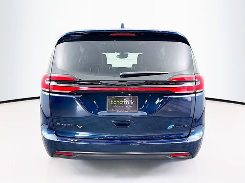 Used 2022 Chrysler Pacifica Touring-L w/ S Appearance Package image 7