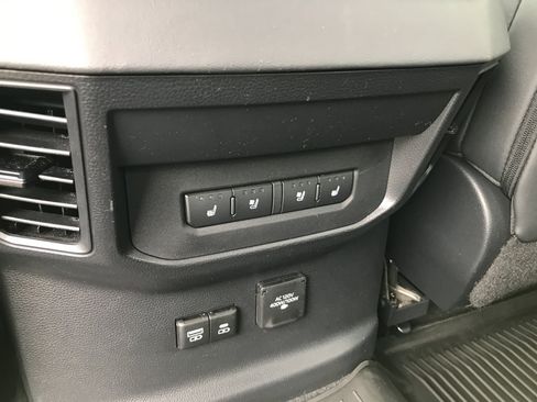 Used 2023 Toyota Tundra Platinum AWD/4WD image 30