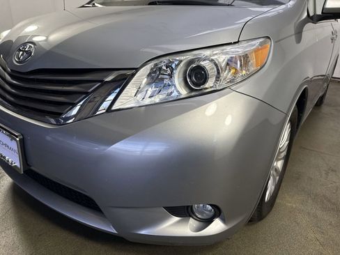 Used 2014 Toyota Sienna XLE FWD image 28