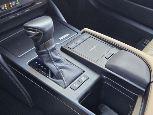 Used 2020 Lexus ES 300h w/ Premium Package image 28