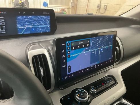 Used 2025 Ford Expedition Active image 11