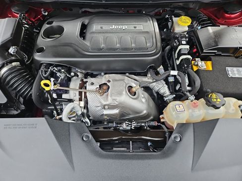 Used 2019 Jeep Cherokee Trailhawk image 24