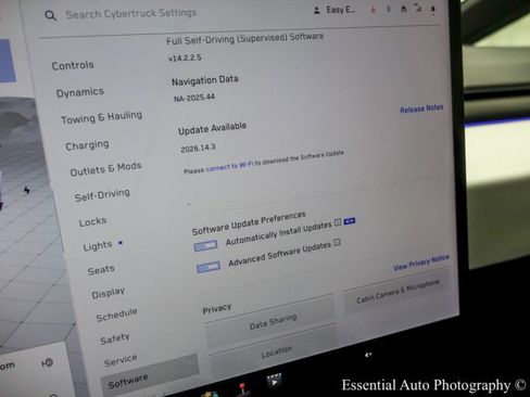 Used 2024 Tesla Cybertruck AWD Crew Cab image 33