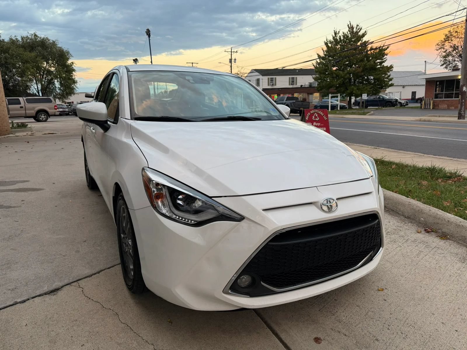 Used 2020 Toyota Yaris XLE FWD image 2