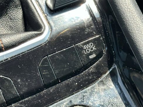 Certified 2022 Jeep Compass Limited image 28