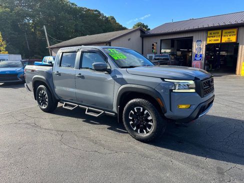 Used 2022 Nissan Frontier PRO-4X image 2