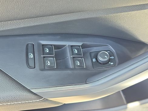 Used 2025 Volkswagen Jetta Sport FWD image 25