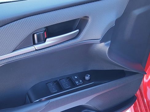 Used 2025 Toyota Camry SE image 7