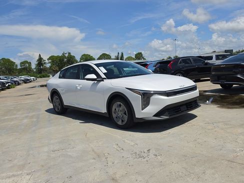New 2026 Kia K4 FWD image 2