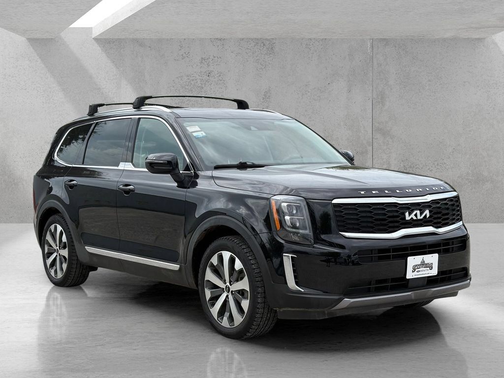 Used 2022 Kia Telluride EX w/ EX Premium Package FWD image 3