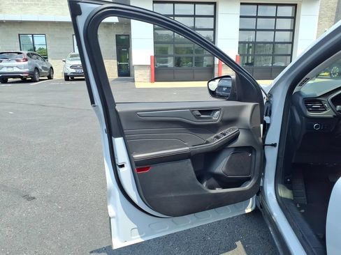 Used 2025 Ford Escape Active AWD/4WD image 9