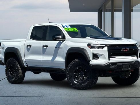 Used 2025 Chevrolet Colorado ZR2 w/ ZR2 Bison Edition AWD/4WD image 2
