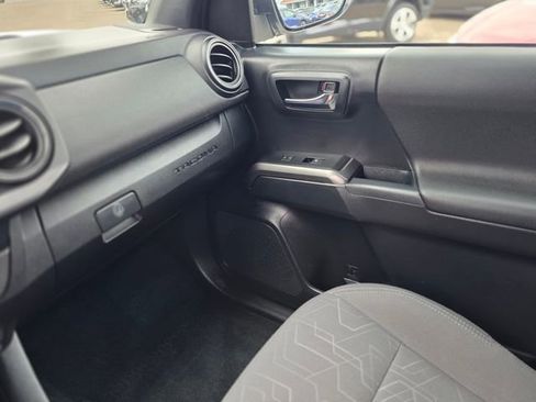 Used 2019 Toyota Tacoma TRD Sport image 37