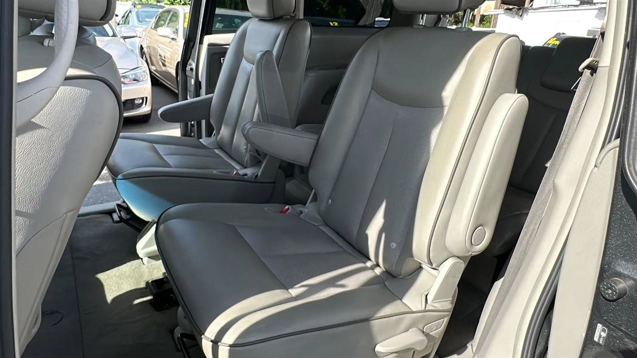 Used 2016 Nissan Quest SV w/ Leather Package FWD image 24