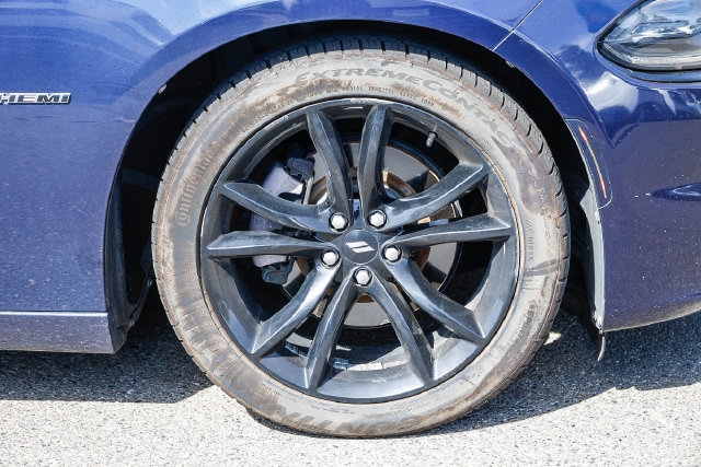 Used 2017 Dodge Charger R/T w/ Plus Group RWD image 11