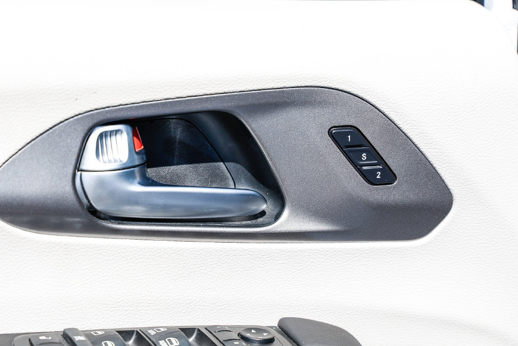 Used 2021 Chrysler Pacifica Touring-L FWD image 38