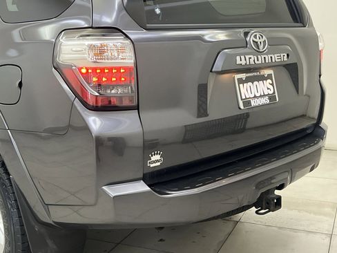 Used 2018 Toyota 4Runner SR5 Premium image 29