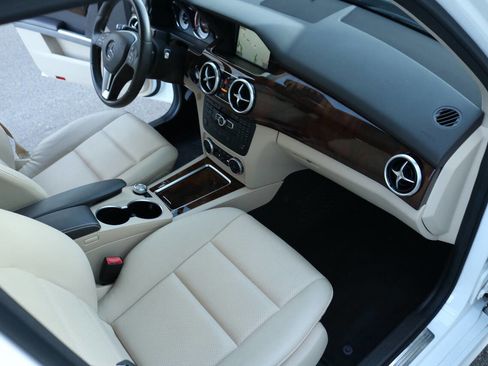 Used 2015 Mercedes-Benz GLK 350 GLK 350 4MATIC AWD 4dr SUV image 16