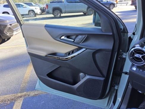 Used 2025 Chevrolet Equinox ACTIV w/ Safety and Technology Package image 6