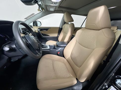 Used 2025 Toyota RAV4 XLE w/ Convenience Package FWD image 14