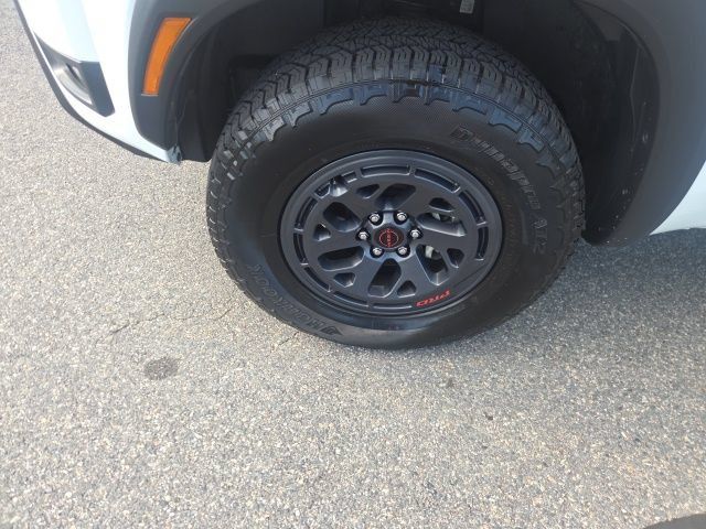 Used 2026 Nissan Frontier PRO-4X AWD/4WD image 16