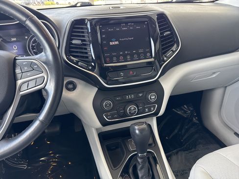 Used 2019 Jeep Cherokee Limited FWD image 27