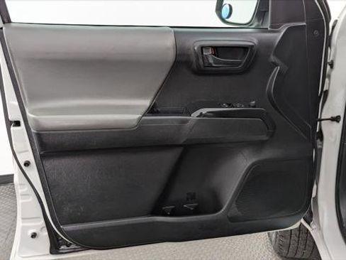 Used 2022 Toyota Tacoma SR image 13