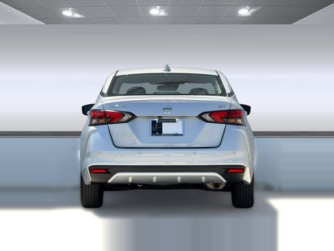 Used 2021 Nissan Versa SV FWD image 10