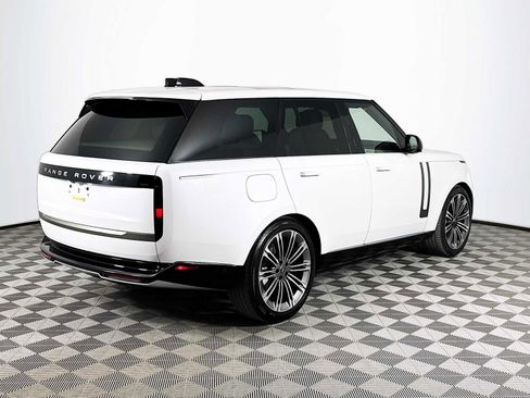 Used 2025 Land Rover Range Rover SE image 5