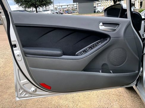 Used 2017 Kia Forte LX image 18