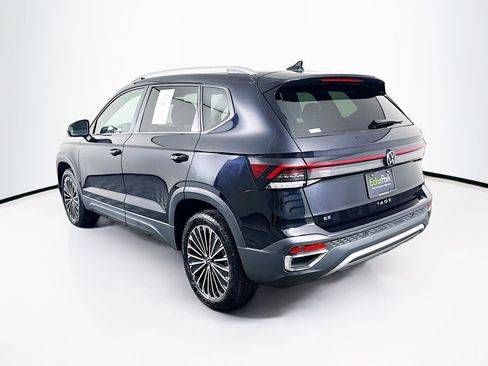 Used 2025 Volkswagen Taos SE FWD image 5