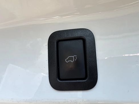 Used 2018 Toyota Highlander Limited FWD image 23