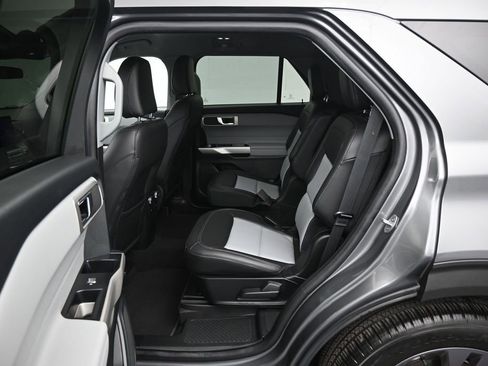Used 2023 Ford Explorer XLT w/ Equipment Group 202A RWD image 19